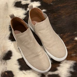 Women’s slip on sneakers!